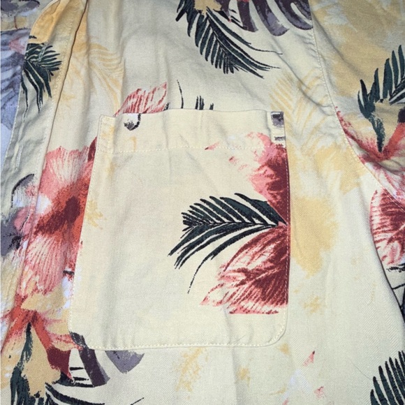 Island shares silk yellow Hawaiian button down shirt - Picture 3 of 5